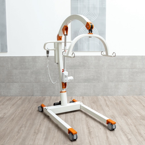 Podnośnik transportowo kąpielowy Carlo Alu Classic EP 185 w pustym pomieszczeniu na tle jasnej ściany.