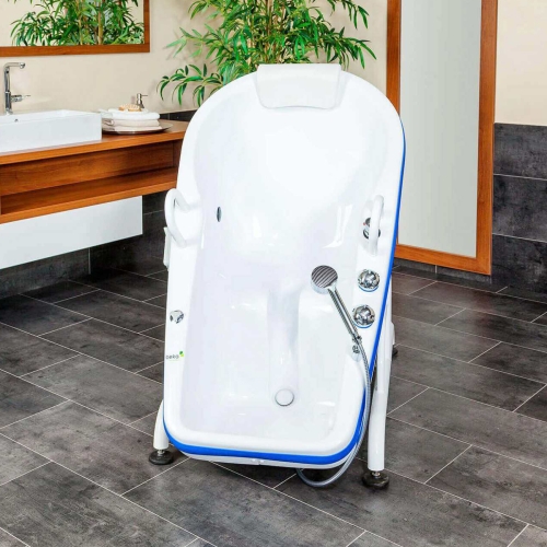 Wanna do hydroterapii Invita w pozycji pionowej, gotowa do kąpieli, ustawiona w łazience z rośliną i umywalką.